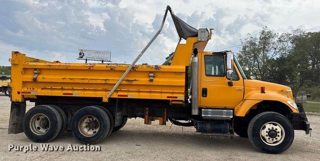 Image of International 7400 equipment image 3