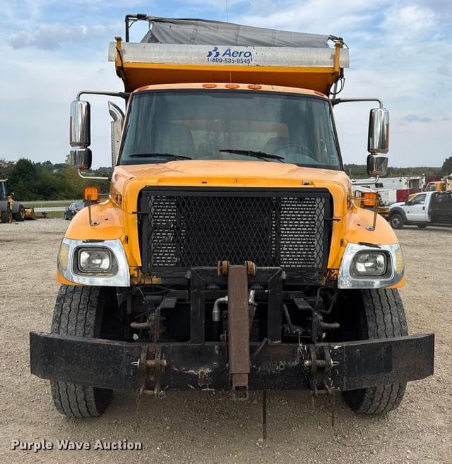 Image of International 7400 equipment image 1