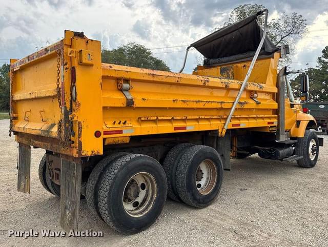 Image of International 7400 equipment image 4