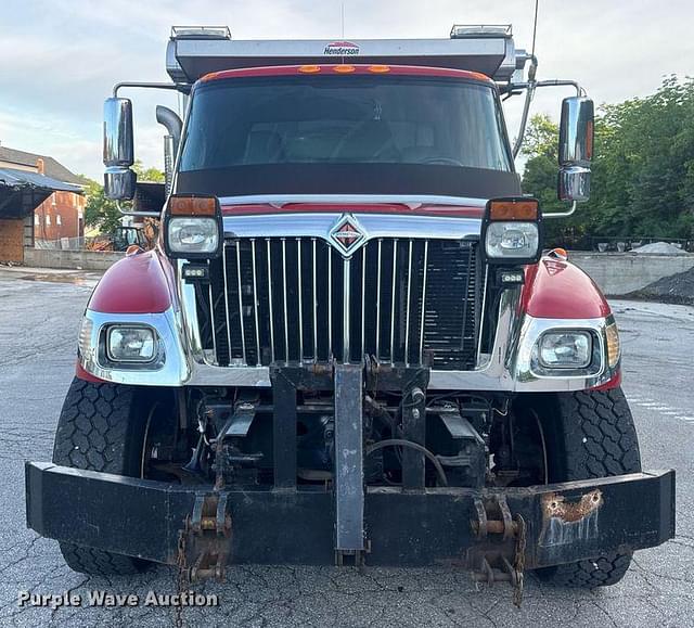 Image of International 7400 equipment image 1