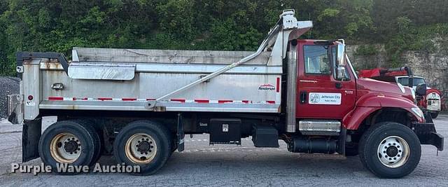 Image of International 7400 equipment image 3