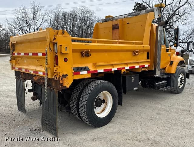 Image of International 7400 equipment image 4