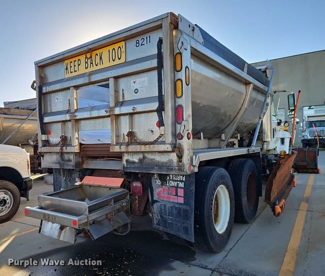 Image of International 7400 equipment image 3