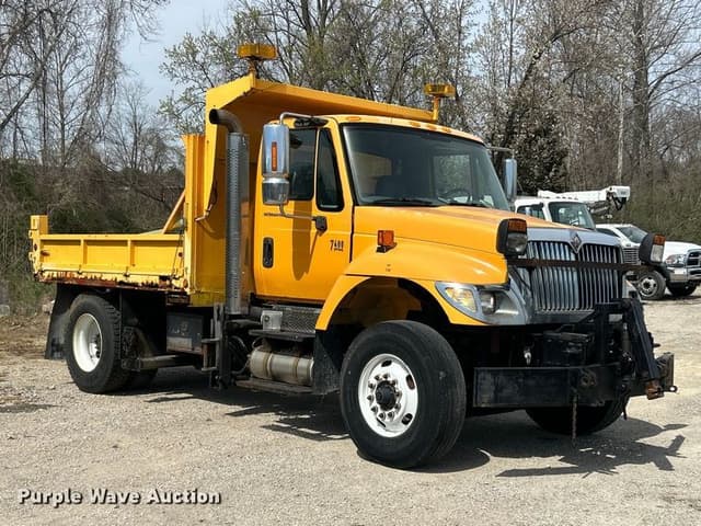 Image of International 7400 equipment image 2