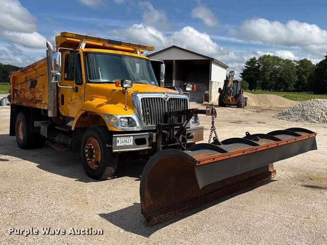 Image of International 7400 equipment image 2