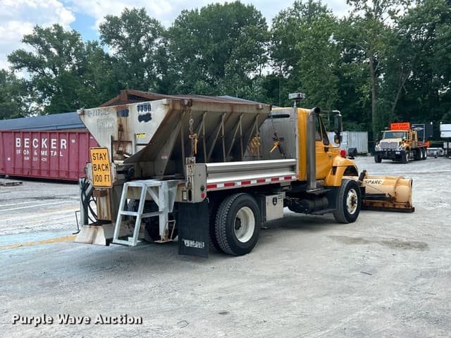 Image of International 7400 equipment image 4