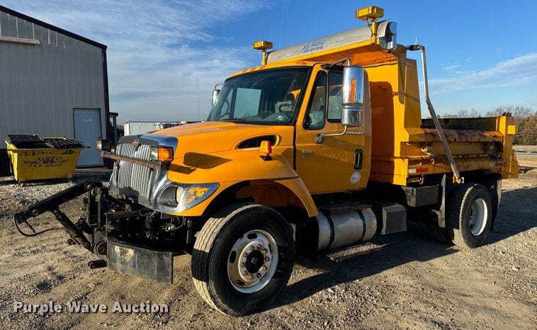 Main image International 7400