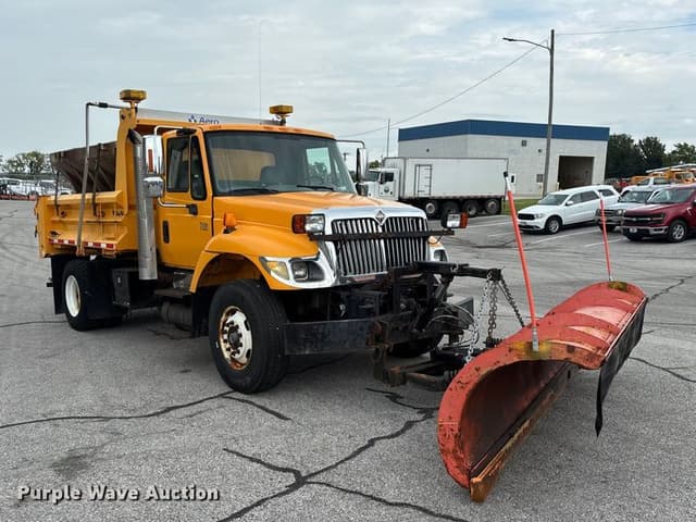 Image of International 7400 equipment image 2