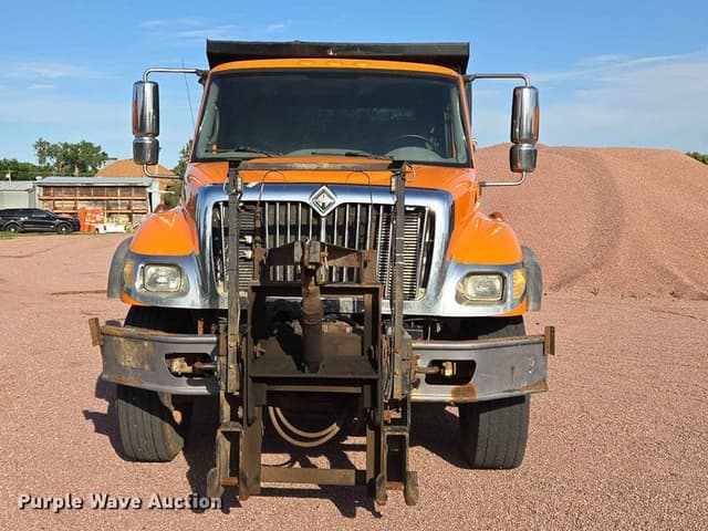 Image of International 7400 SFA equipment image 1