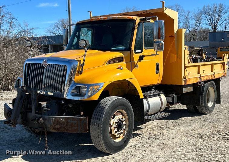 Main image International 7400