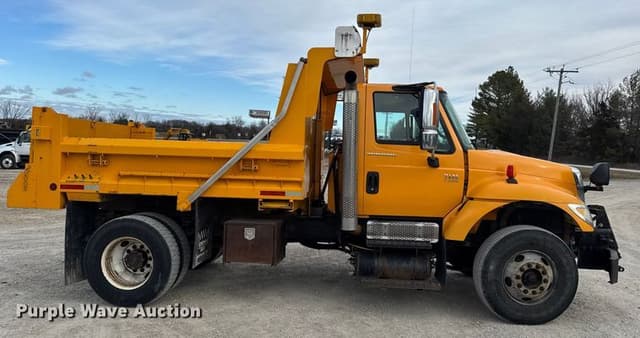 Image of International 7400 equipment image 3