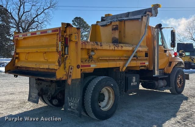 Image of International 7400 equipment image 4