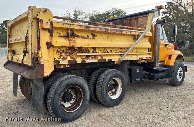 Image of International 7400 equipment image 4