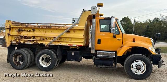 Image of International 7400 equipment image 3