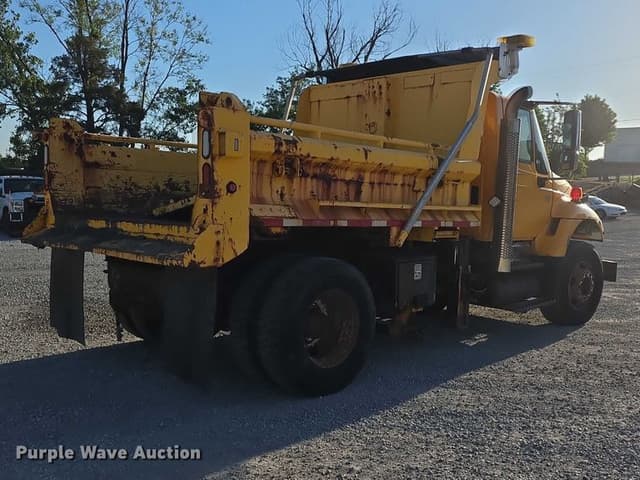 Image of International 7400 equipment image 4