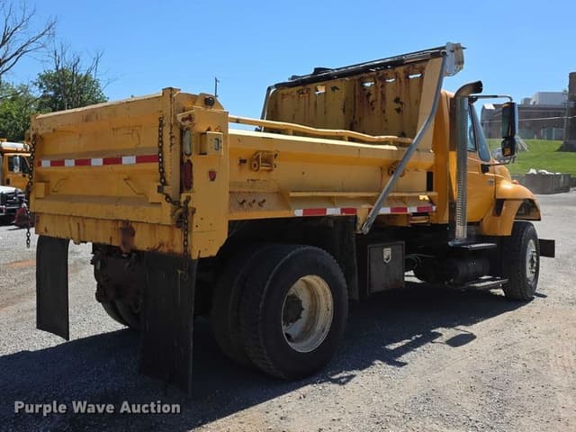 Image of International 7400 equipment image 4