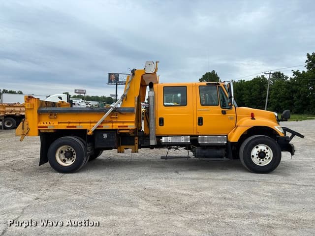 Image of International 7400 equipment image 3