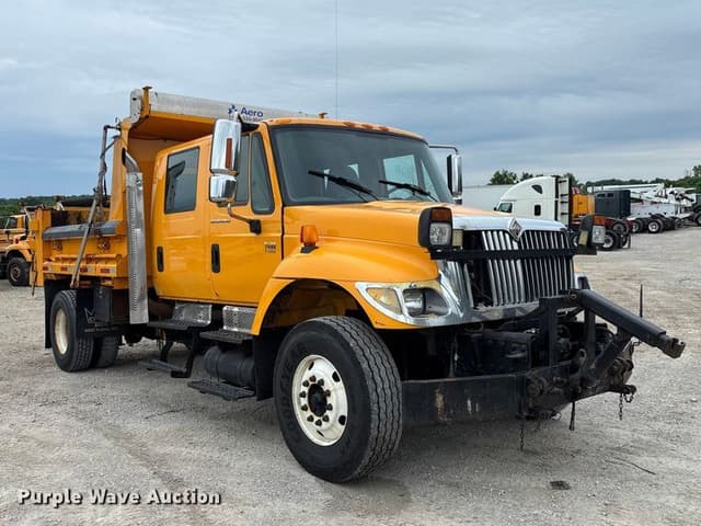 Image of International 7400 equipment image 2