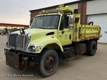 Main image International 7400