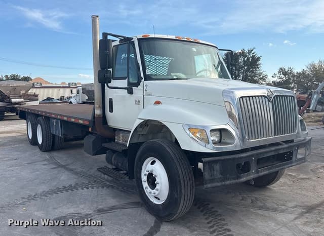 Image of International 7400 equipment image 2