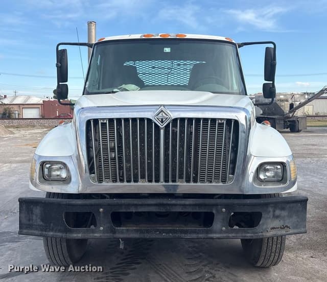 Image of International 7400 equipment image 1