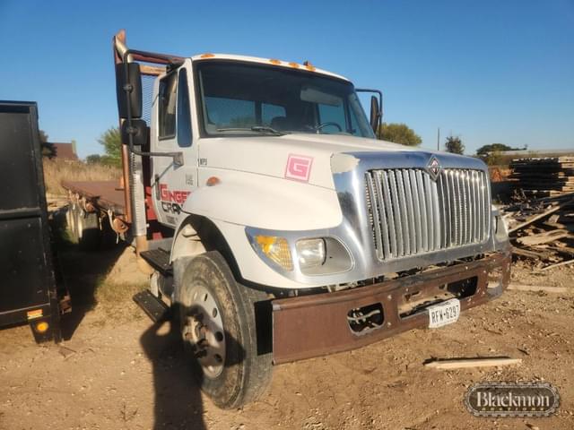 Image of International 7400 equipment image 1