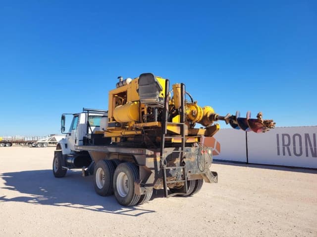 Image of International 7400 equipment image 2