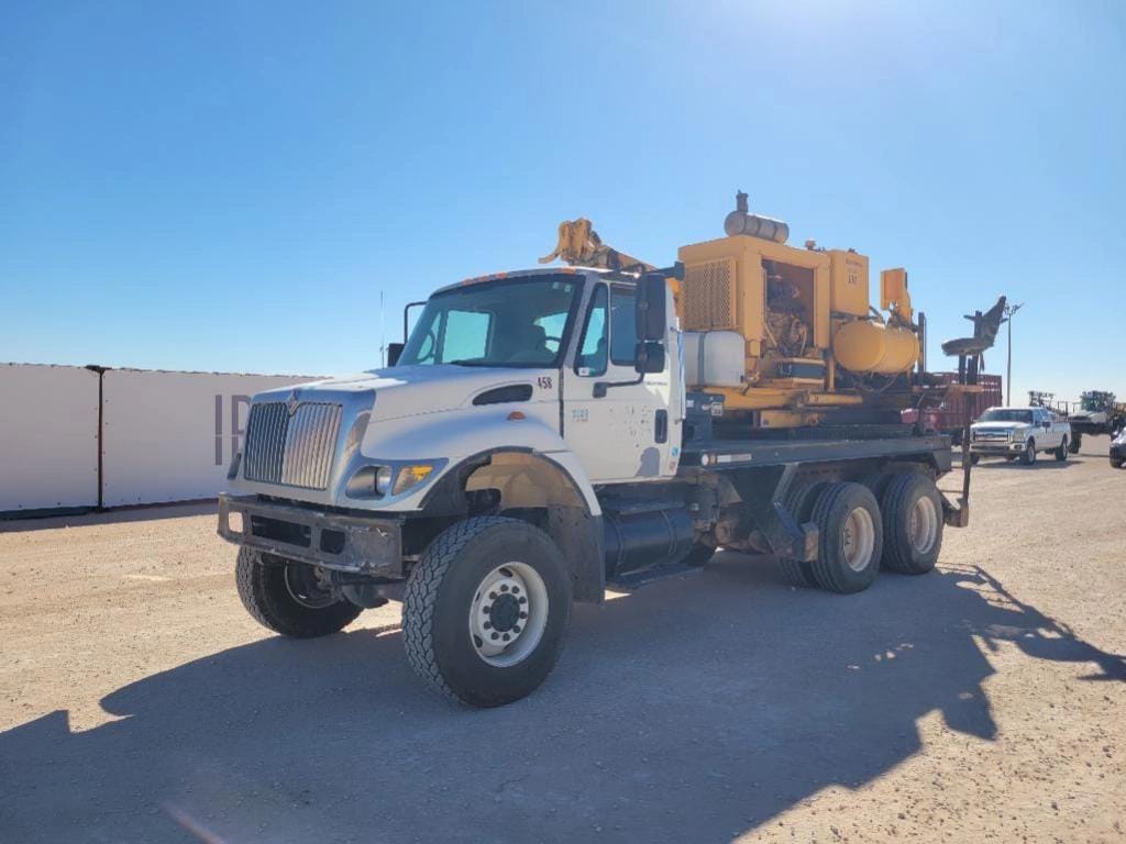 2006 International 7400 Equipment Image0