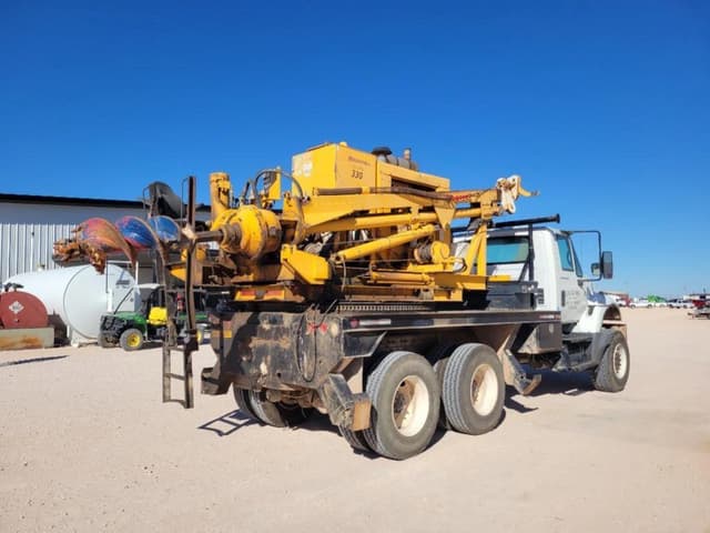 Image of International 7400 equipment image 4