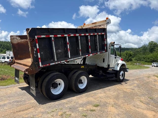 Image of International 7400 equipment image 4