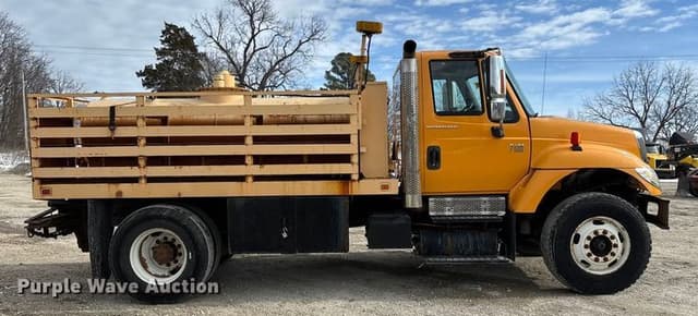 Image of International 7400 equipment image 3