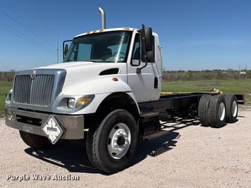 Main image International 7400