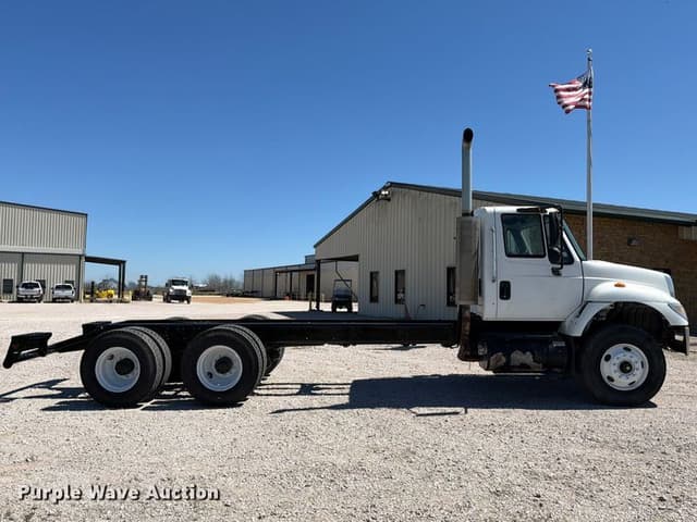 Image of International 7400 equipment image 3