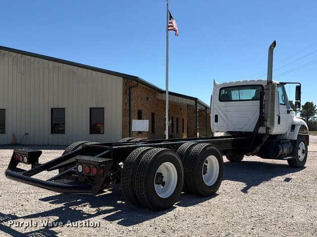 Image of International 7400 equipment image 4