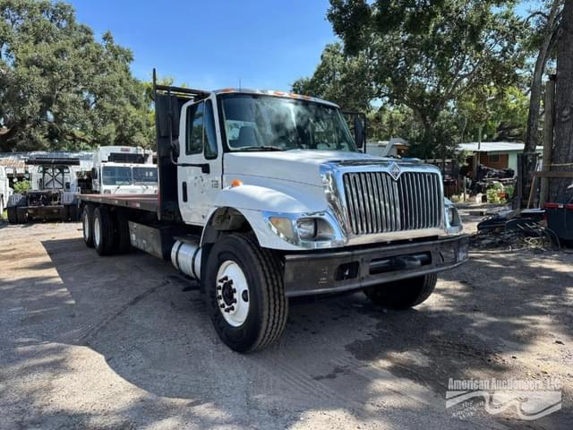 Image of International 7400 equipment image 4