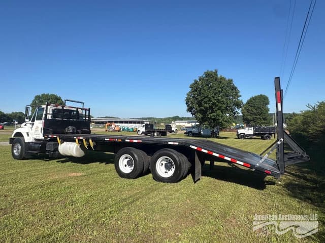 Image of International 7400 equipment image 4