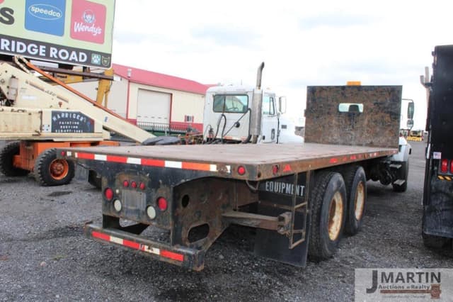 Image of International 7500 equipment image 3