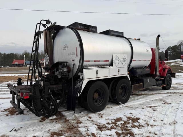 Image of International 7500 equipment image 3