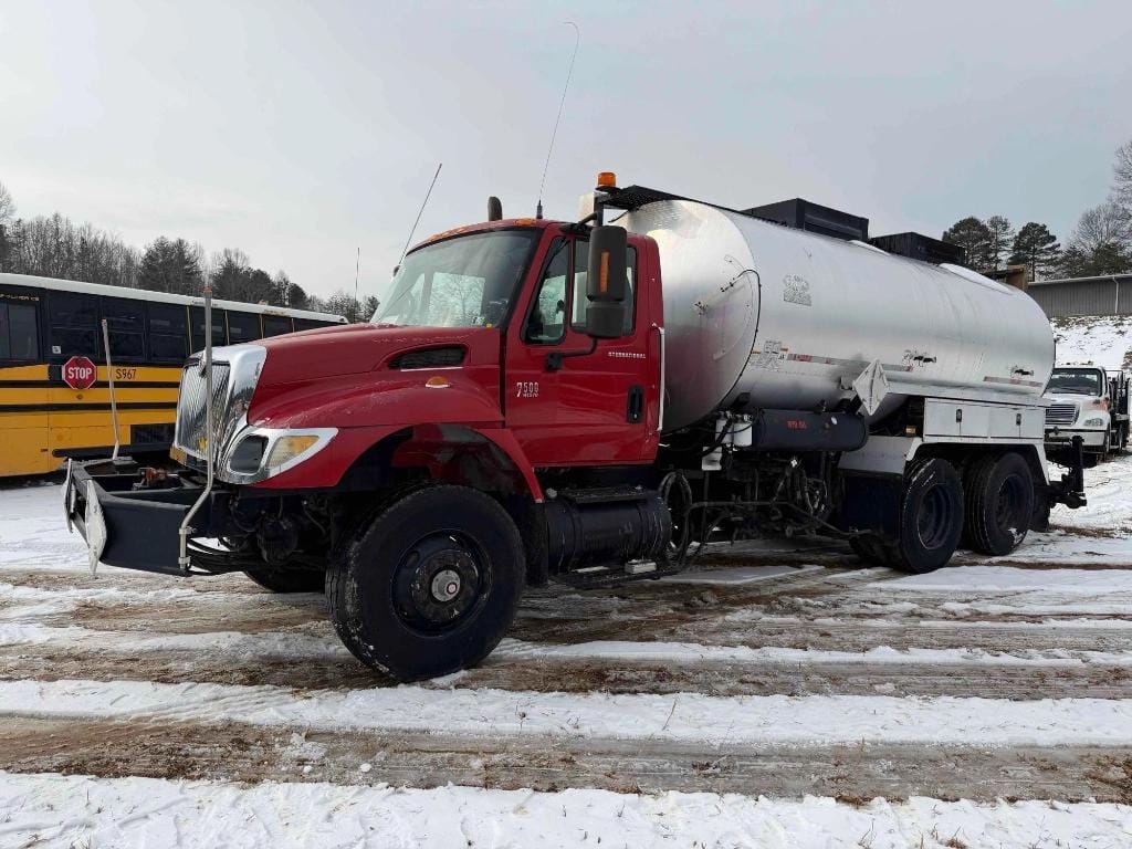 2006 International 7500 Equipment Image0