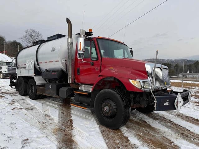 Image of International 7500 equipment image 1