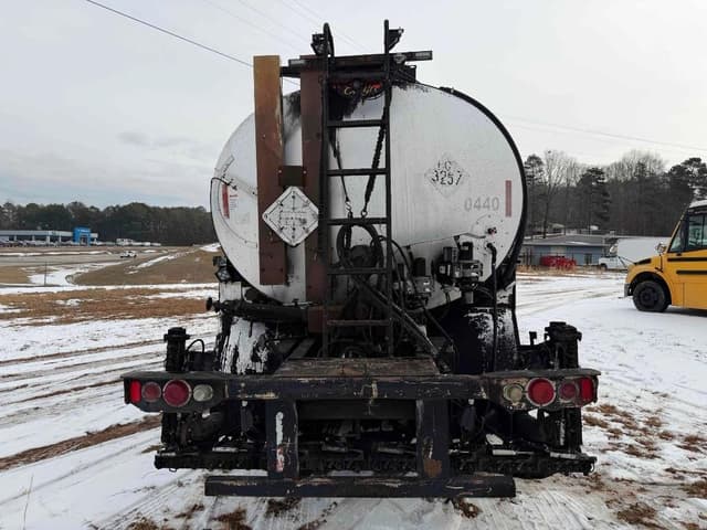 Image of International 7500 equipment image 4