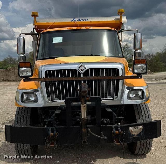 Image of International 7500 equipment image 1
