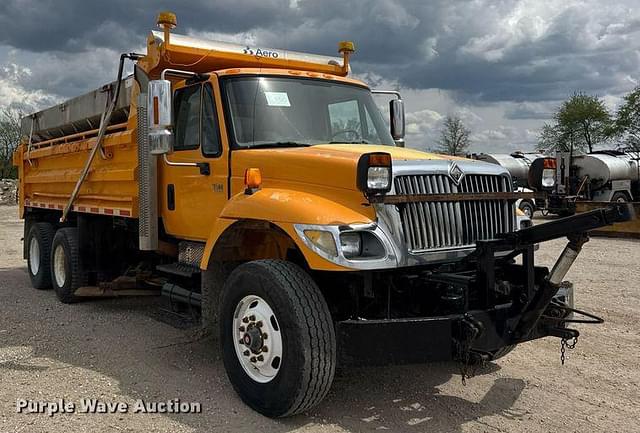 Image of International 7500 equipment image 2