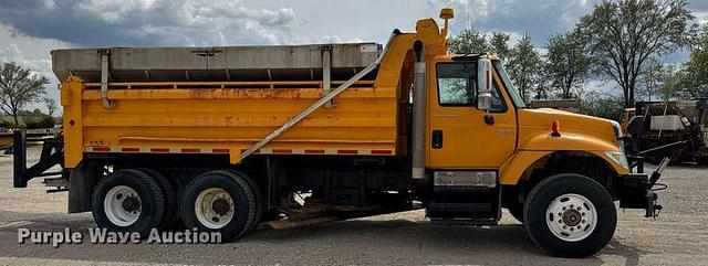 Image of International 7500 equipment image 3