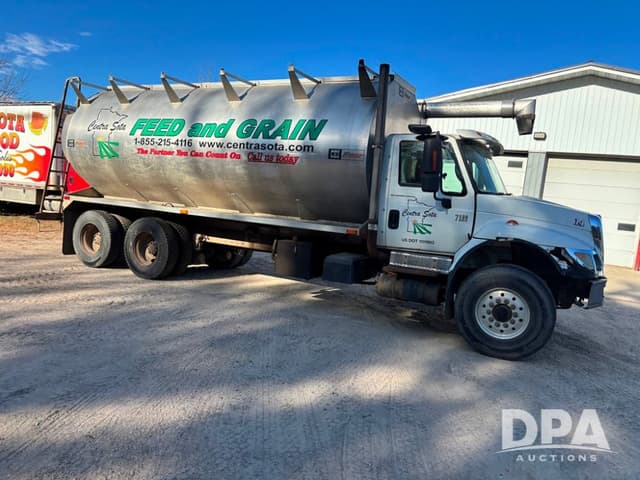 Image of International 7500 equipment image 1