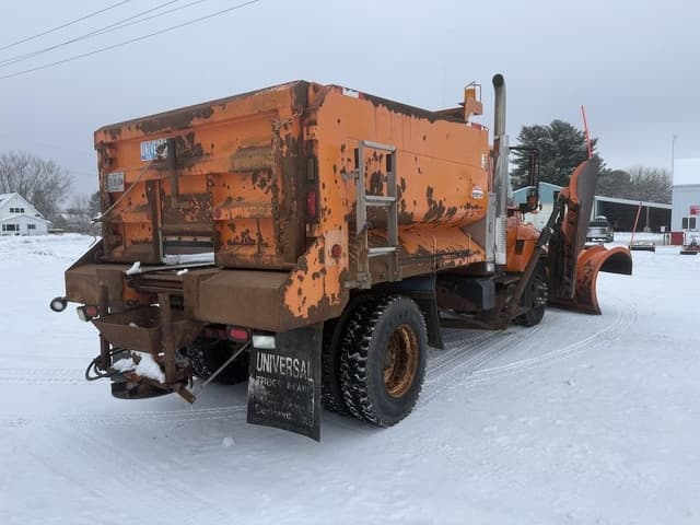 Image of International 7500 equipment image 3