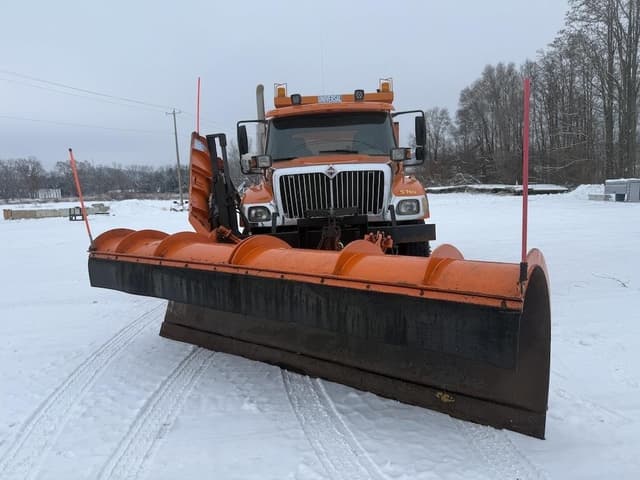 Image of International 7500 equipment image 1