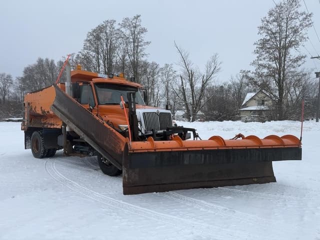 Image of International 7500 equipment image 2