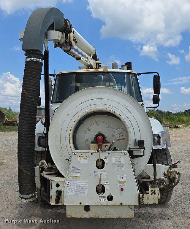 Image of International 7500 equipment image 1