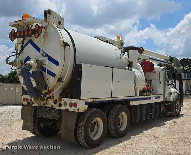 Image of International 7500 equipment image 4